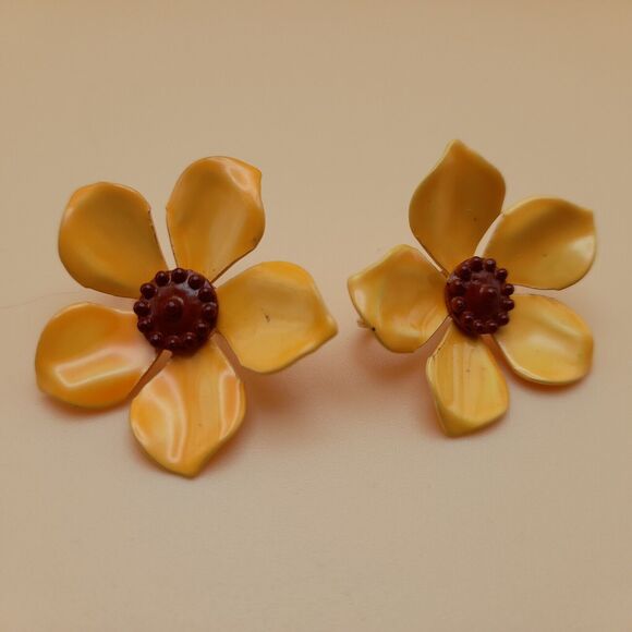 Vintage Clip On Earrings Orange Enamel Flower Brown Center - Picture 2 of 10